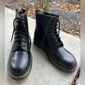NEW Dr. Martens 1460 Smooth Leather Combat Boots, Black Size US 9